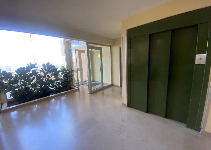 T3 Renove Face Avec Terrasse Et Parking Securise - - Fr-1-374-224 Apartment