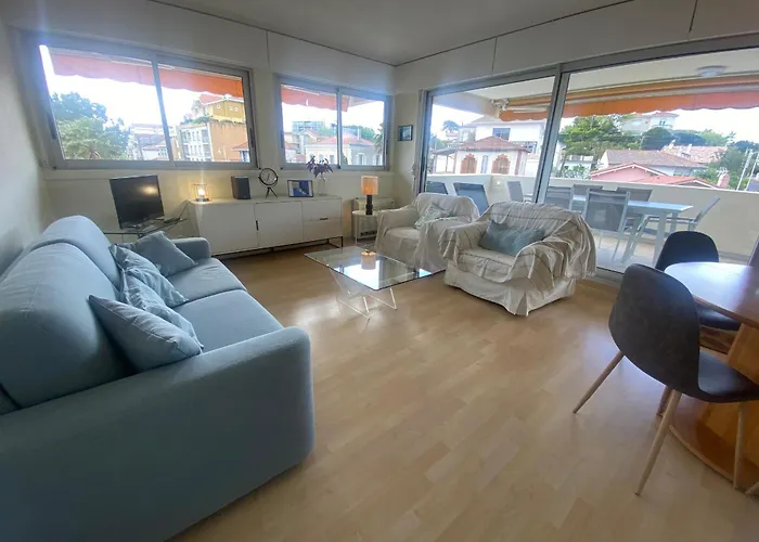 T3 Renove Face Avec Terrasse Et Parking Securise - - Fr-1-374-224 Apartment